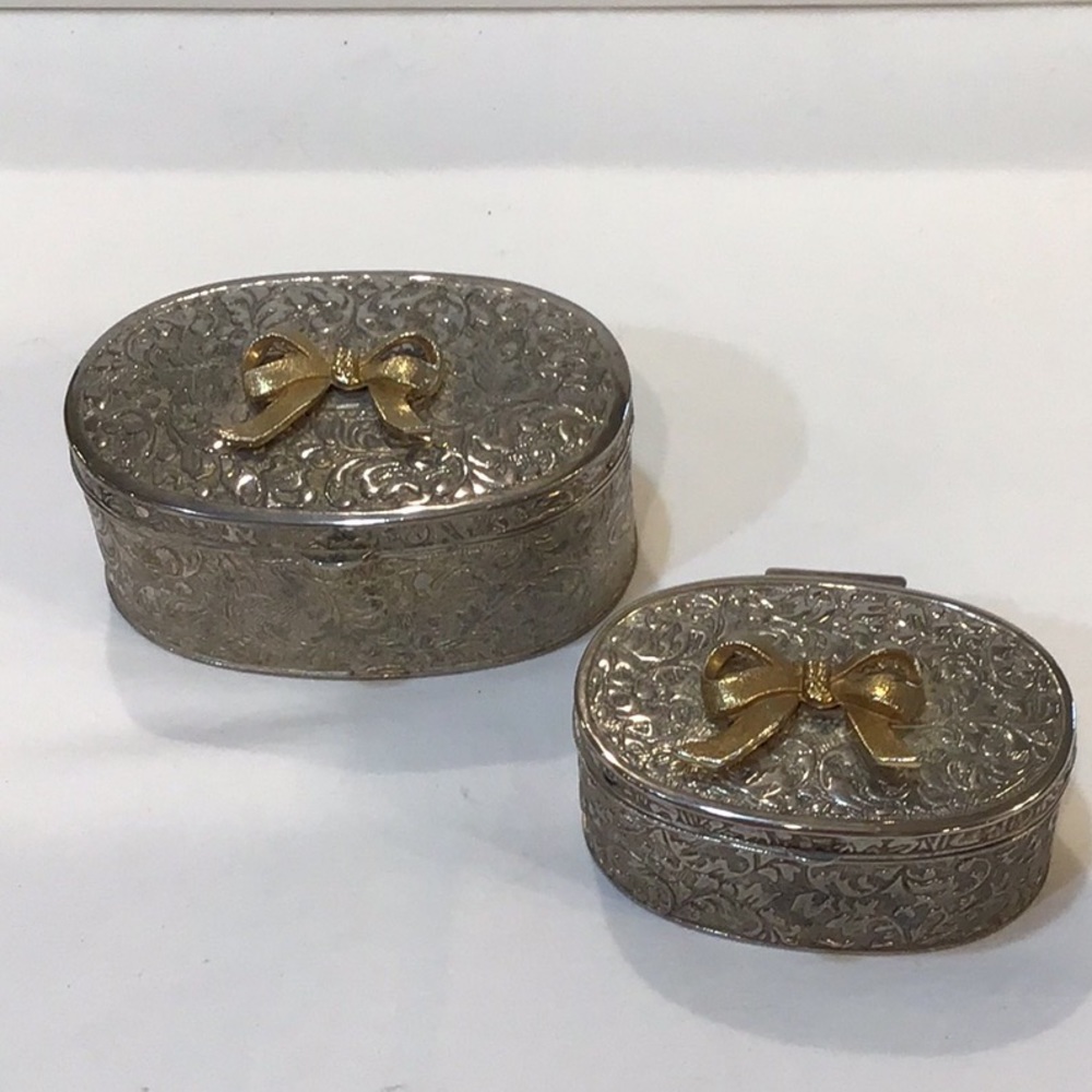 2 trinket boxes silver plated metal dressing table
